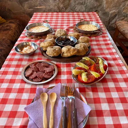 Bed & Breakfast Kod Kapetana Tea Gornji Lukomir